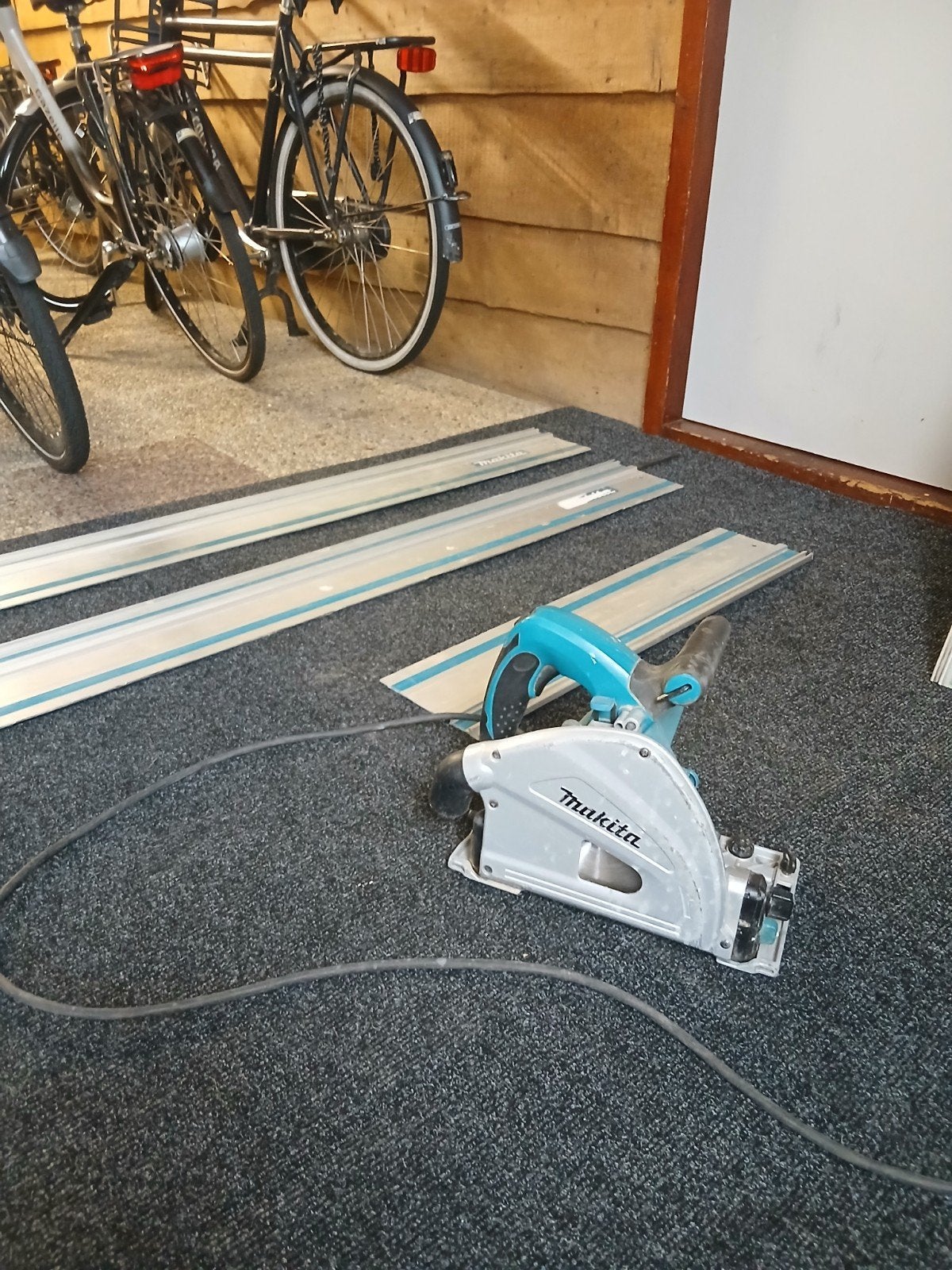 Invalzaag makita, Doe-het-zelf en Verbouw, Gereedschap | Zaagmachines, Ophalen, Zo goed als nieuw