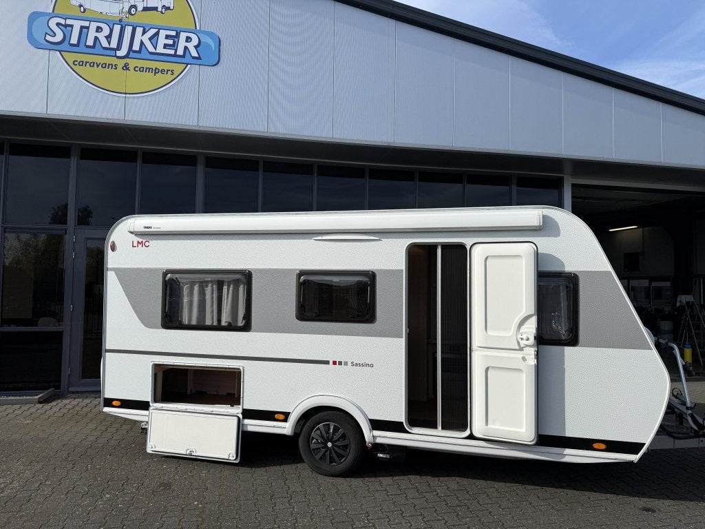 LMC Sassino 460 E 2 Aparte bedden 964KG leeg 1200kg max 2023, Caravans en Kamperen, Lengtebed, Bedrijf, Treinzit, 4 tot 5 meter
