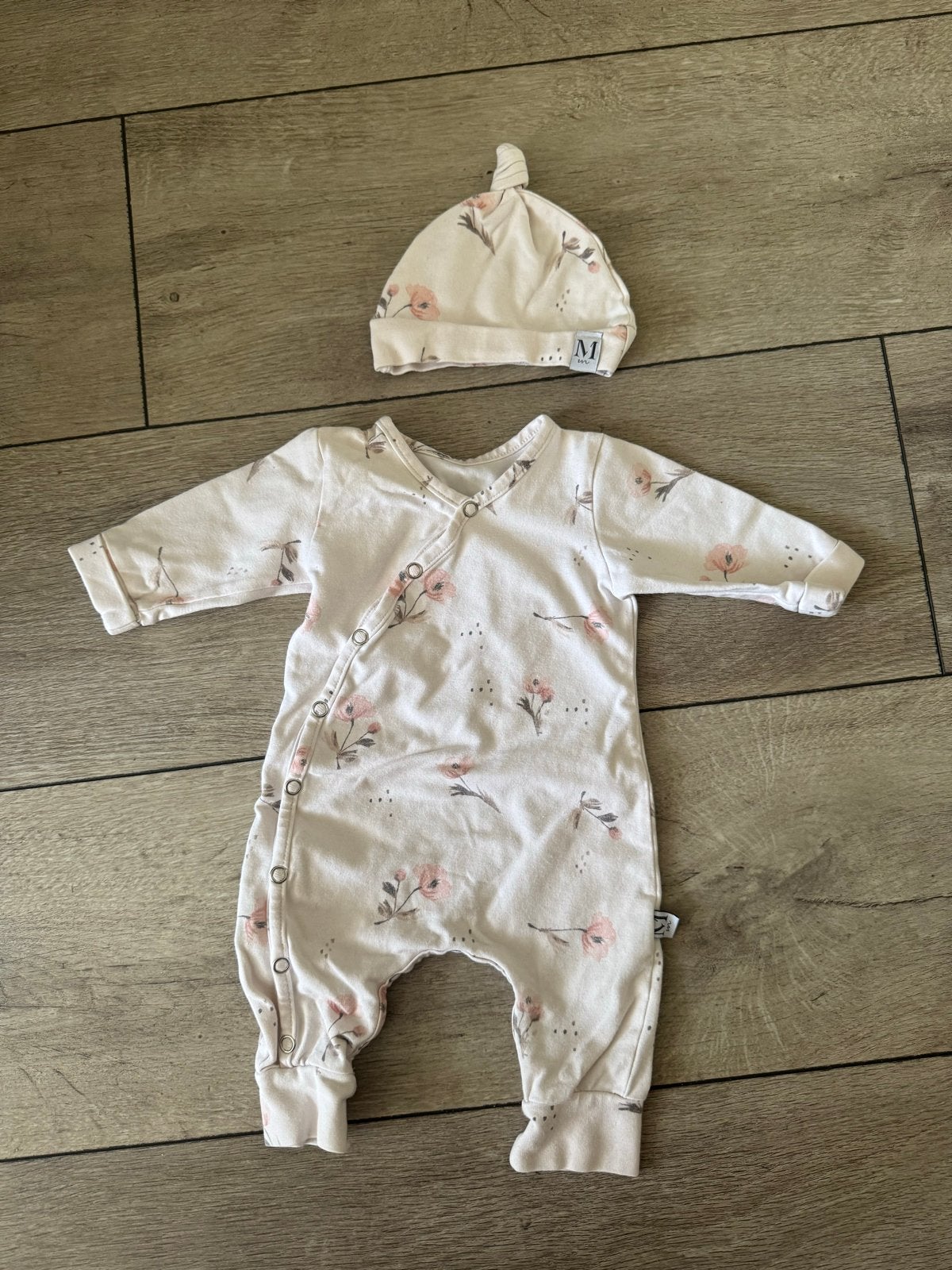 Schattig boxpakje met mutsje moms en mini’s - Maat 50, Ophalen of Verzenden, Zo goed als nieuw, Meisje, Pakje