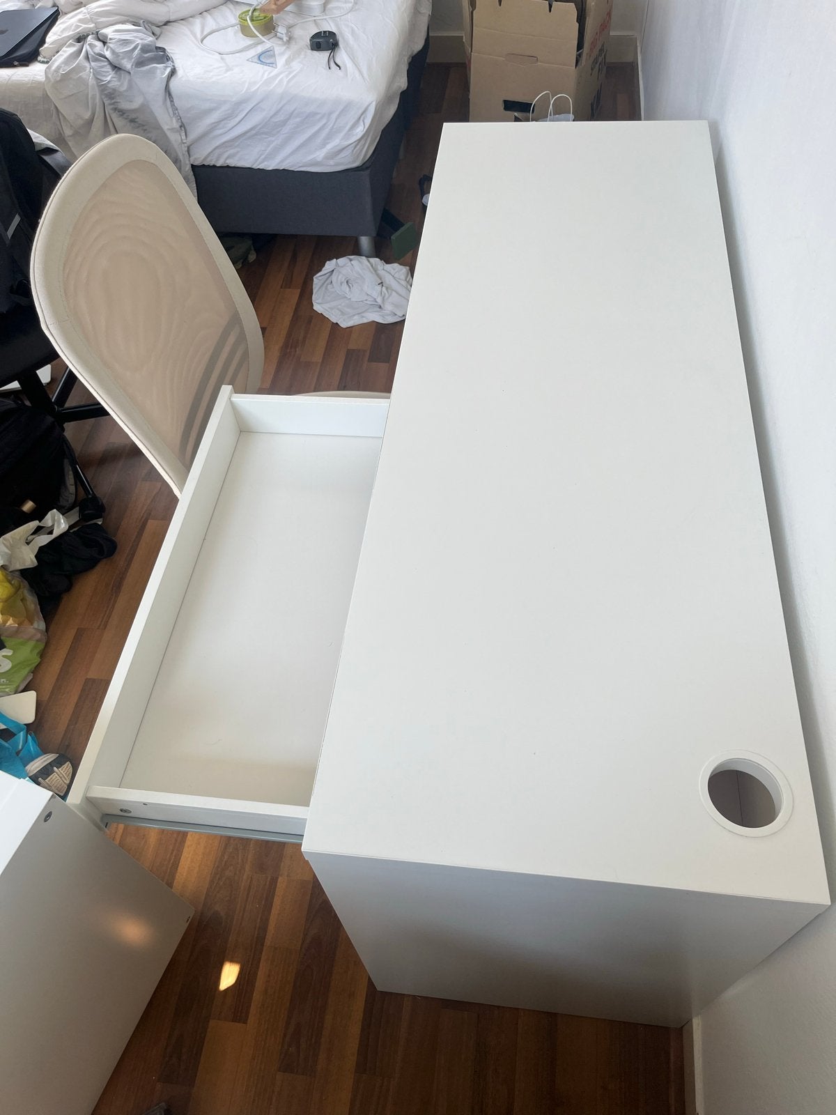 Bureau en bureaustoel - samen of los te koop!, Huis en Inrichting, Bureaus, Ophalen, Gebruikt, Met lades, Spaanplaat of MDF
