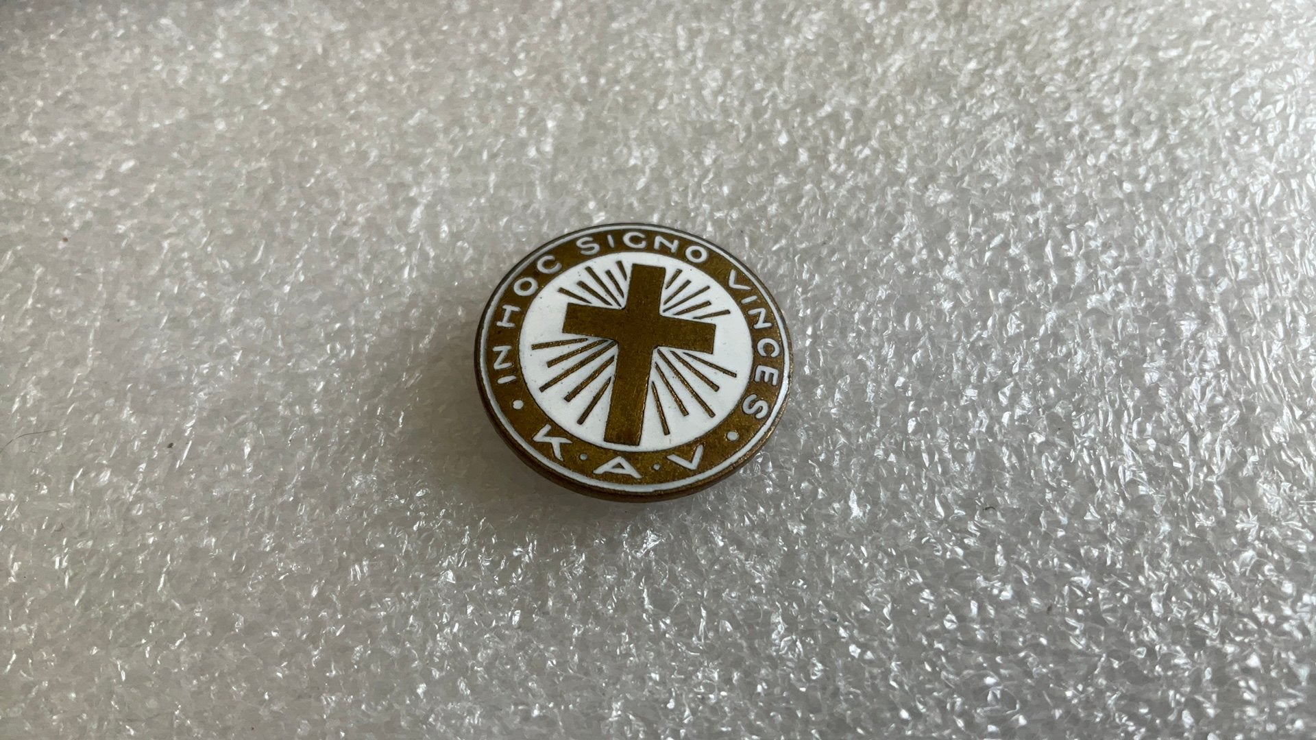 Broche KAV geloof emaille, Ophalen of Verzenden, Zo goed als nieuw, Overige onderwerpen