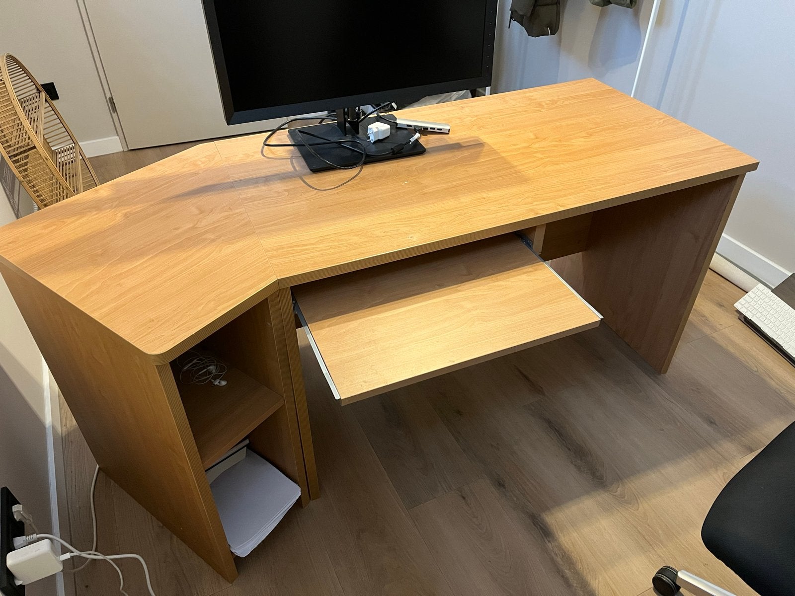 Ruim houten bureau met toetsenbordlade en opbergruimte, Huis en Inrichting, Ophalen, Opbergruimte, Gebruikt, Hout