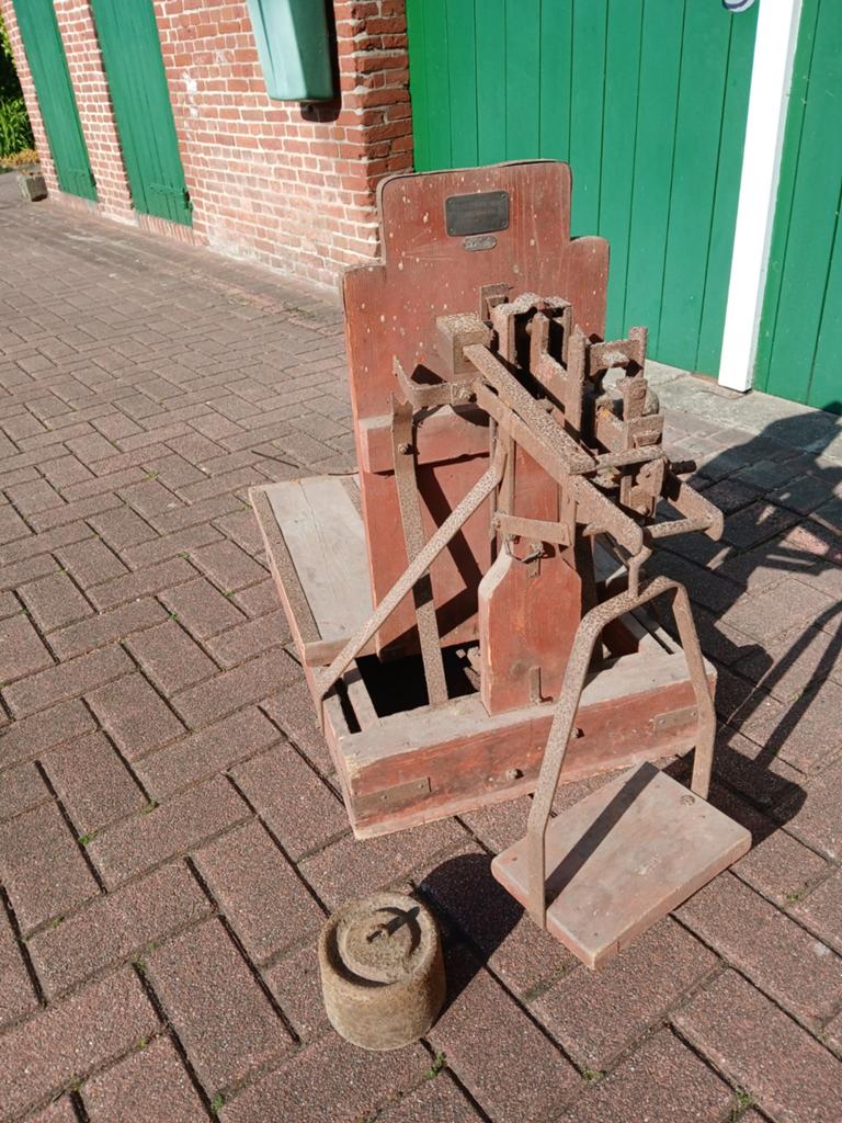 Antieke bascule uit 1956 - tot 200 kg, met gewicht, Ophalen