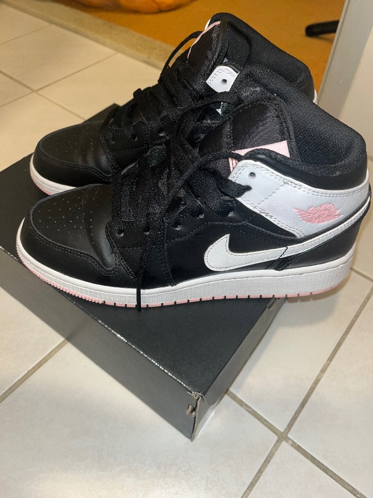 Zwarte/roze jordans, Verzenden, Zwart, Sneakers of Gympen, Jordan