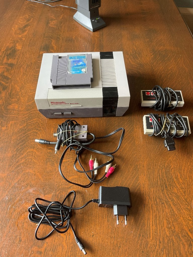nintendo nes, Spelcomputers en Games, Spelcomputers | Nintendo NES, Gebruikt, Met 2 controllers, Met games, Ophalen of Verzenden