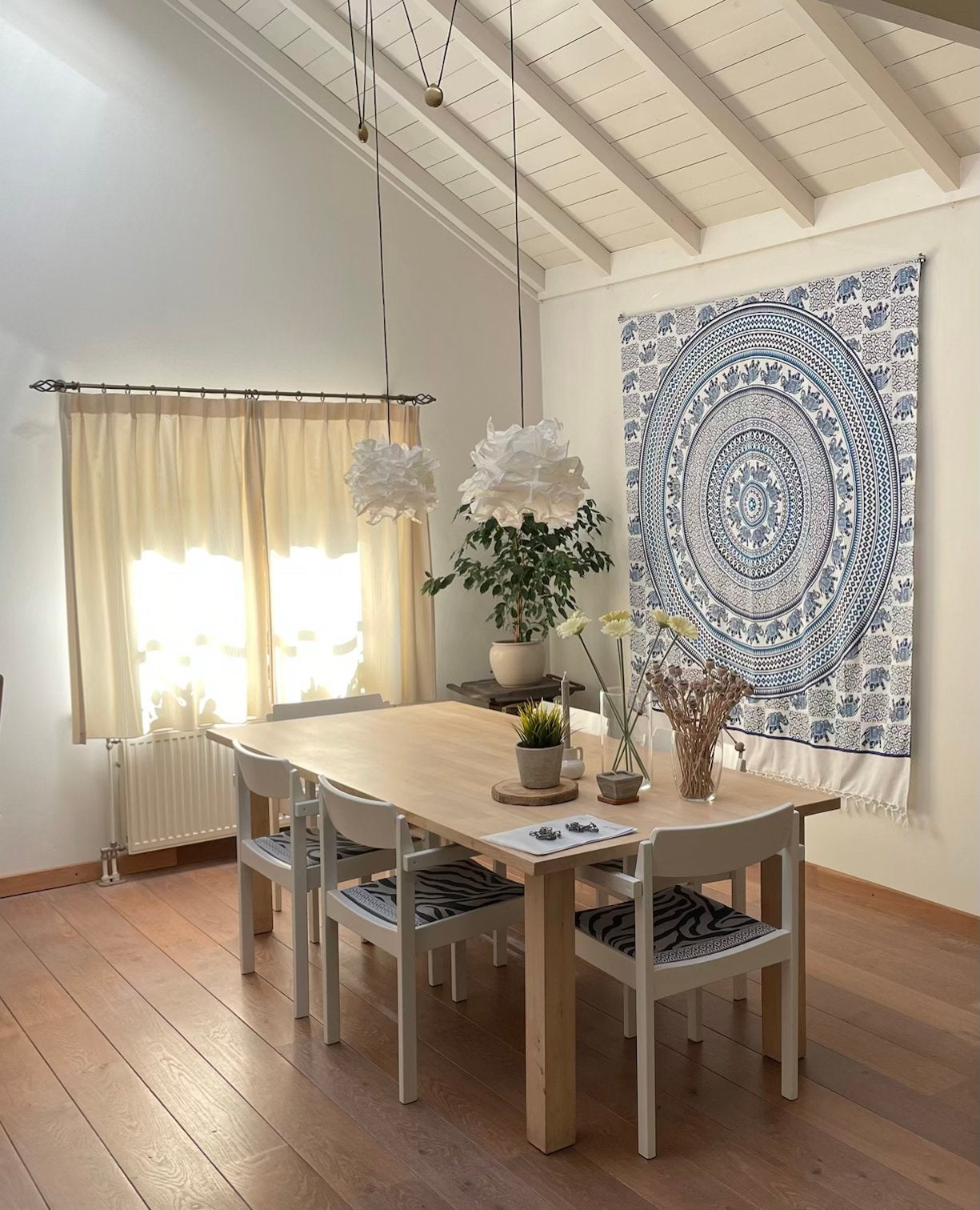 Wandkleed in blauw / wit offwhite print 205 x 185 cm, Boho, Ophalen of Verzenden, Zo goed als nieuw, Blauw