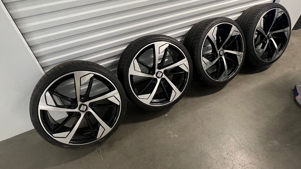 Mooie set Auto velgen met banden 225/35R19  inch 19, Auto-onderdelen, Banden en Velgen, Gebruikt, Banden en Velgen, All Season