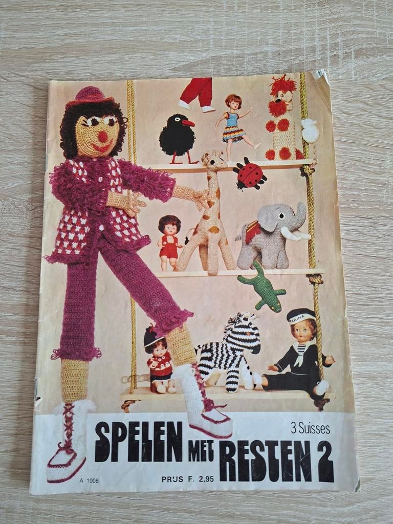 Spelen met Resten Deel 2 - 3 Suisses Handwerkboek, Ophalen of Verzenden, Gebruikt, Breien of Haken, Patroon of Boek