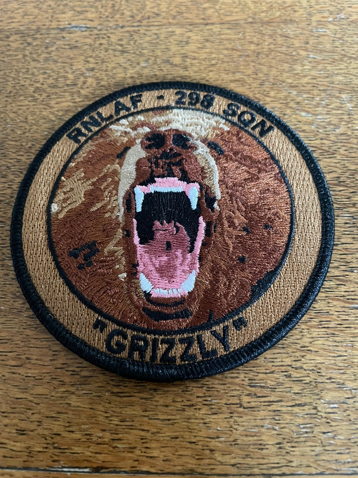 Patch RNL AF - 298 SQN Grizzly, Verzenden, Luchtmacht, Nederland, Embleem of Badge