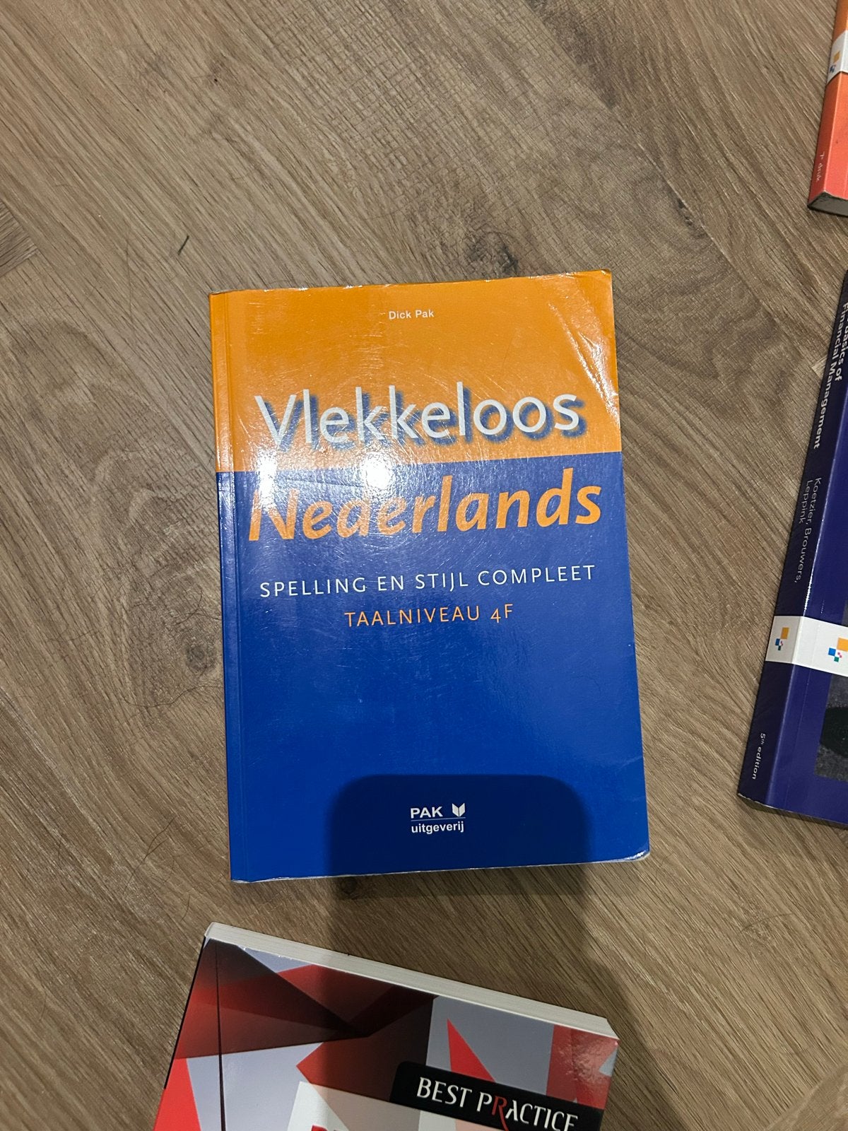 Vlekkeloos Nederlands: Spelling en Stijl Compleet (4F), Boeken, Ophalen of Verzenden, Zo goed als nieuw, Non-fictie