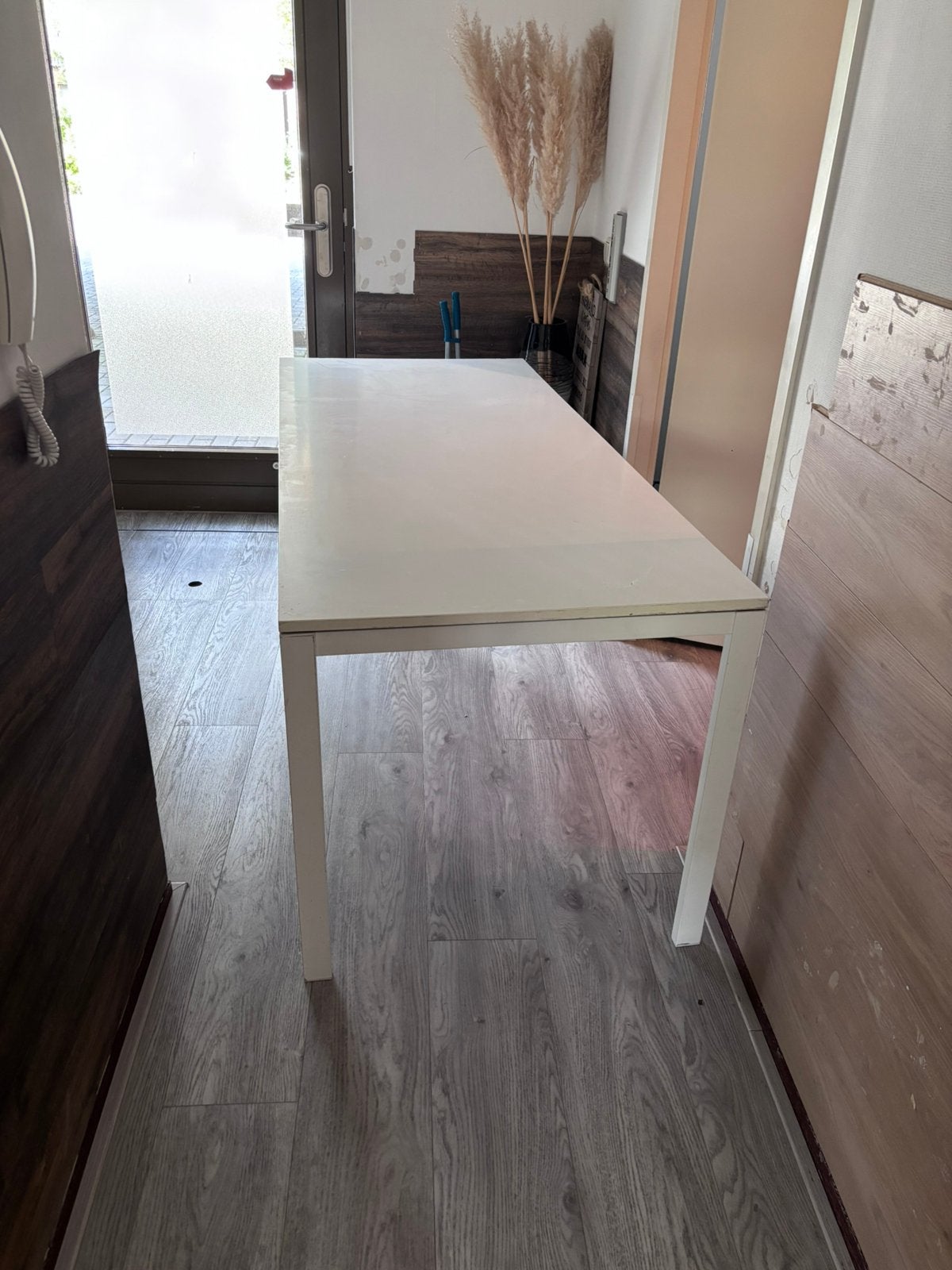 Te koop aangeboden: een nette, witte IKEA MELLTORP tafel, Ophalen, Minder dan 50 cm, Gebruikt, 150 tot 200 cm