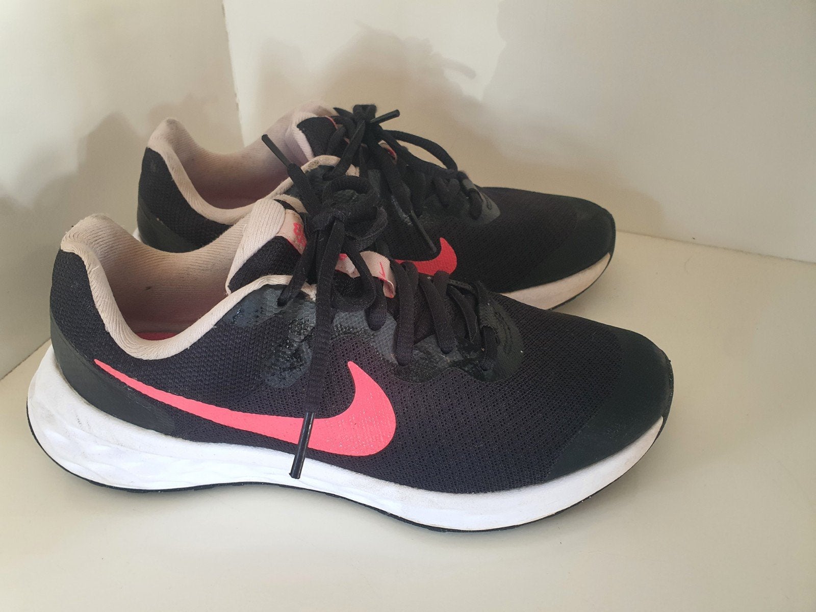 Nike Revolution 6 hardloopschoenen - Zwart/Roze (Maat 36), Zwart, Nike, Ophalen of Verzenden, Sneakers of Gympen