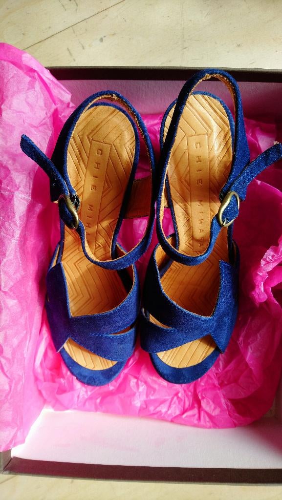 Chie Mihara Sandalen NIEUW! Blauw suède mt 37, Kleding | Dames, Schoenen, Nieuw, Sandalen of Muiltjes, Blauw, Ophalen of Verzenden