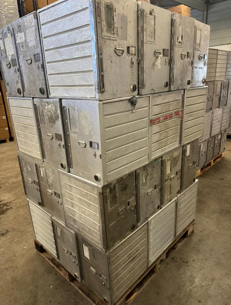 Galley containers vliegtuig trolley flightcase bordbox, Verzamelen, Luchtvaart en Vliegtuigspotten, Ophalen, Zo goed als nieuw