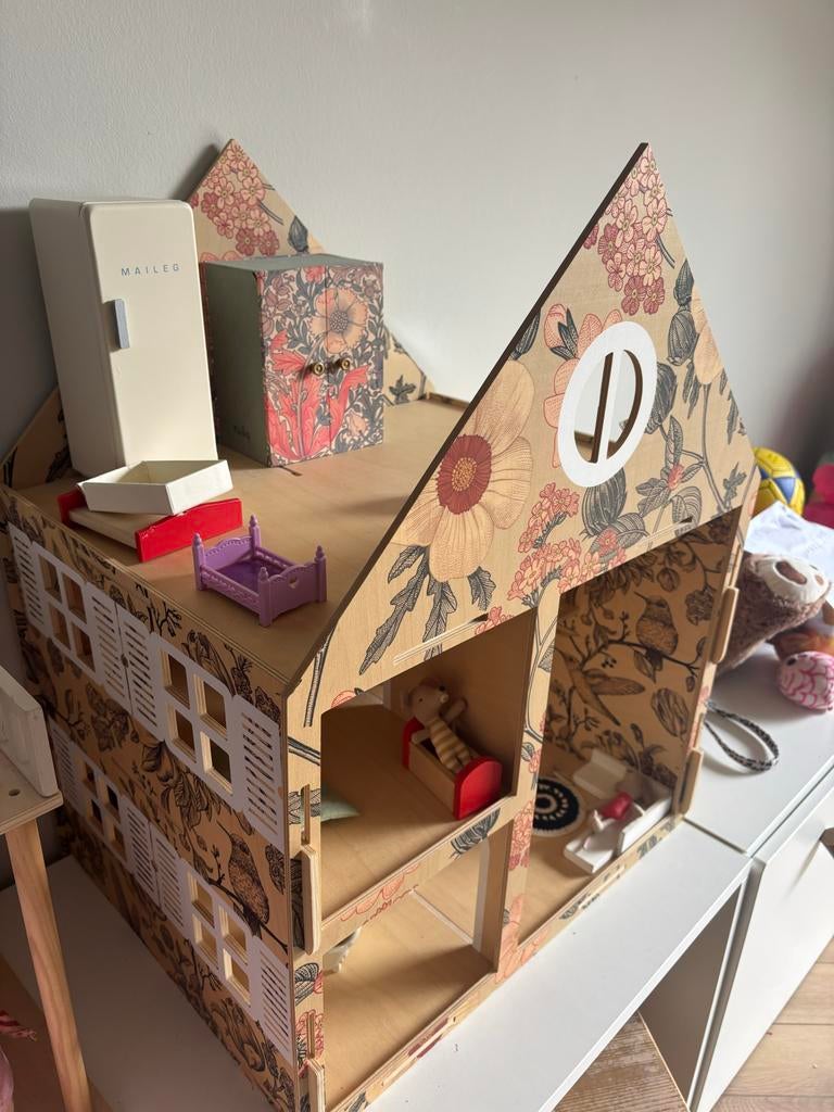 Poppenhuis met bloemenprint, ideaal voor Maileg muisjes, Ophalen of Verzenden, Zo goed als nieuw, Poppenhuis
