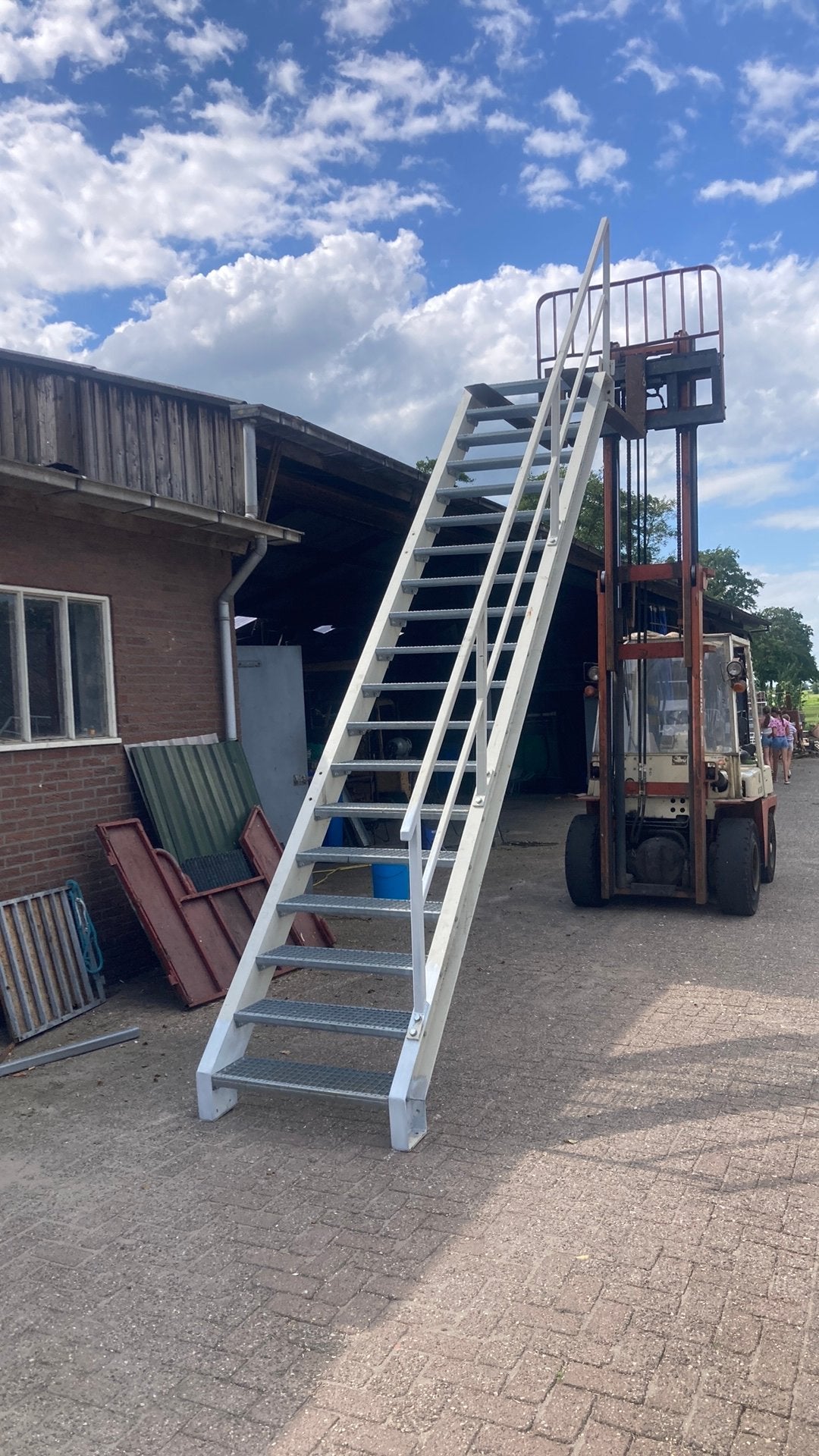 Stalen trap, Doe-het-zelf en Verbouw, Ladders en Trappen, Ophalen, Zo goed als nieuw, 2 tot 4 meter