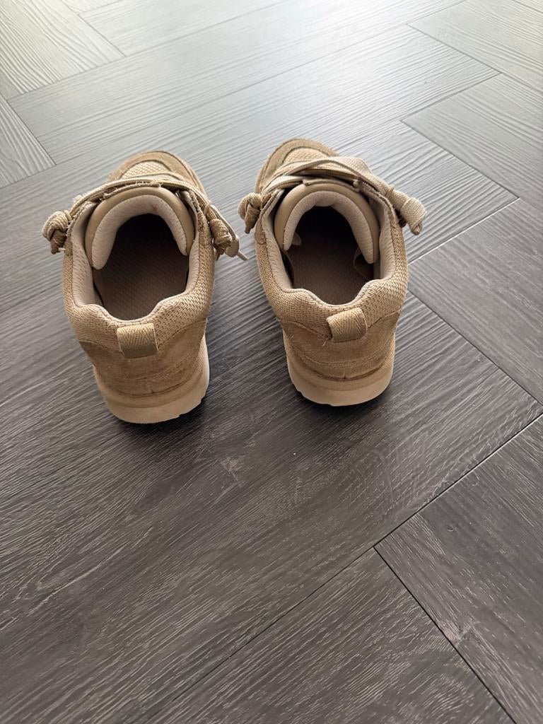 Comfortabele beige sneakers van UGG- Maat 35, Ophalen of Verzenden, Zo goed als nieuw, Jongetje of Meisje, Schoentjes