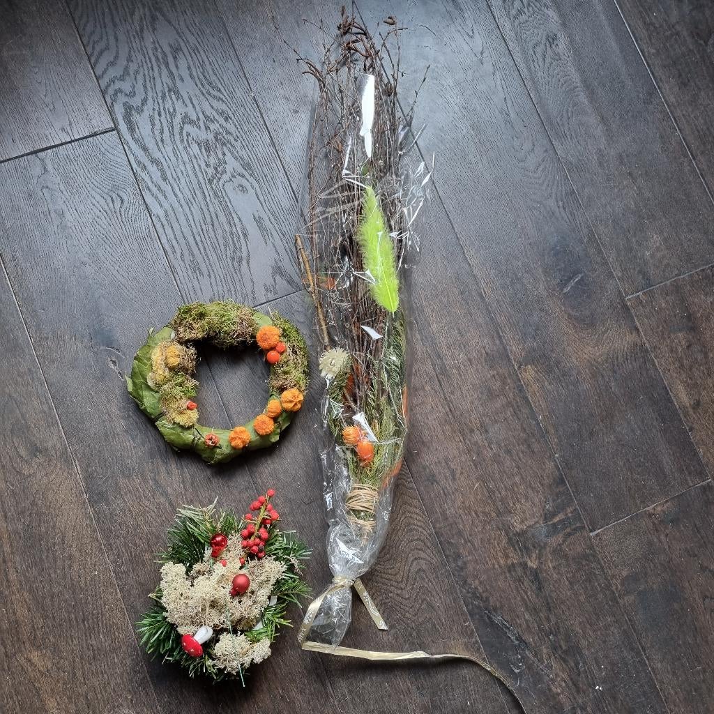 Krans en takken / decoratie groen, Huis en Inrichting, Woonaccessoires | Kransen, Ophalen of Verzenden, Zo goed als nieuw