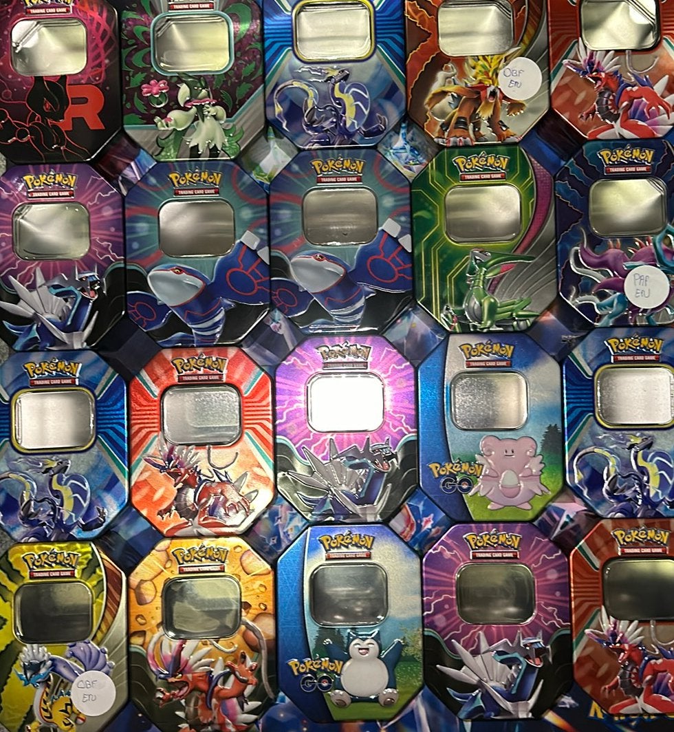 50 lege pokemon tins, Hobby en Vrije tijd, Verzamelkaartspellen | Pokémon, Ophalen of Verzenden, Zo goed als nieuw, Overige typen