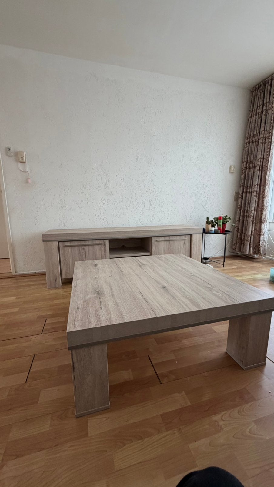 Houten woonkamertafel, Ophalen