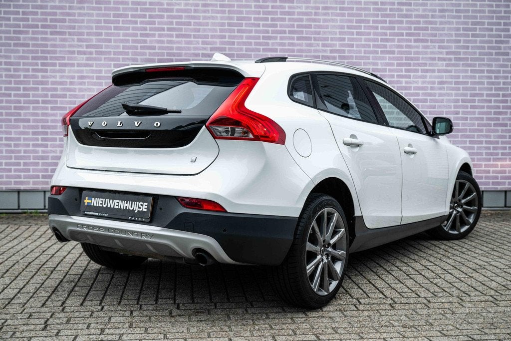 Volvo V40 Cross Country 1.6 T4 Momentum | Panoramadak | Navi, Auto's, Volvo, Gebruikt, Zwart, 4 cilinders, 179 pk