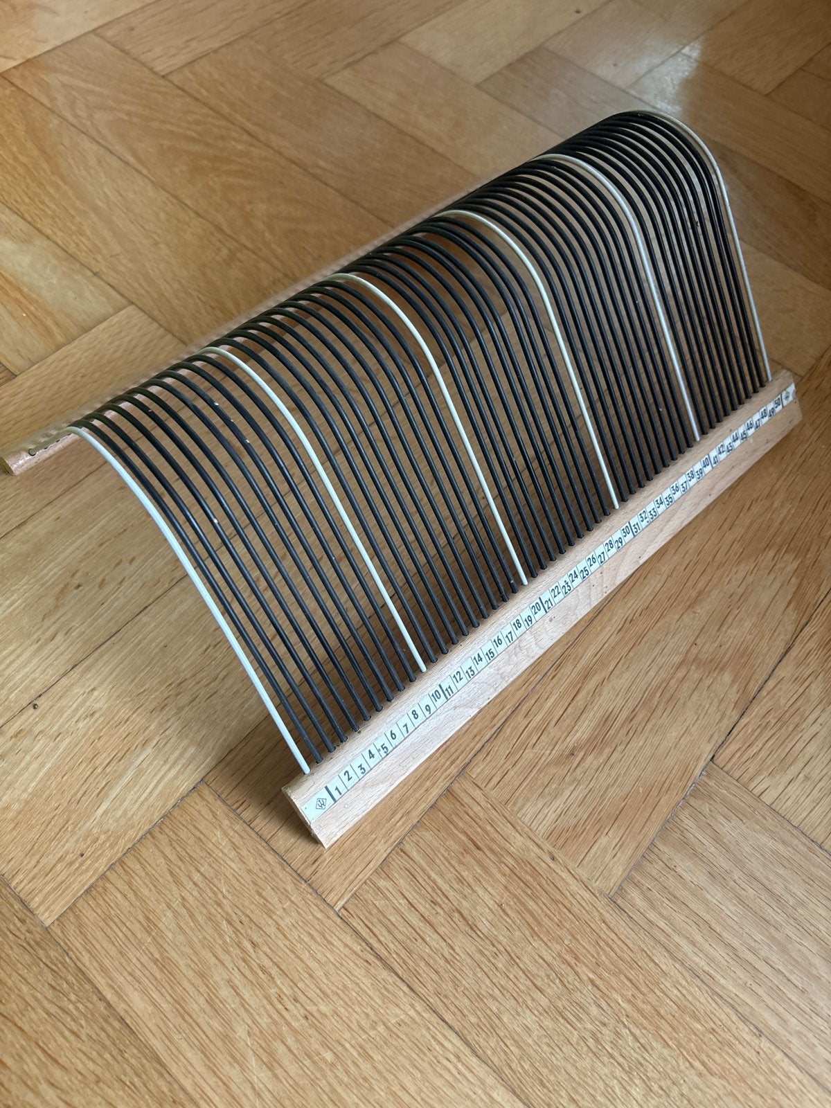 Vintage LP-standaard / Platenhouder voor vinyl platen, Gebruikt, Minder dan 25 discs, Ophalen of Verzenden, Hout