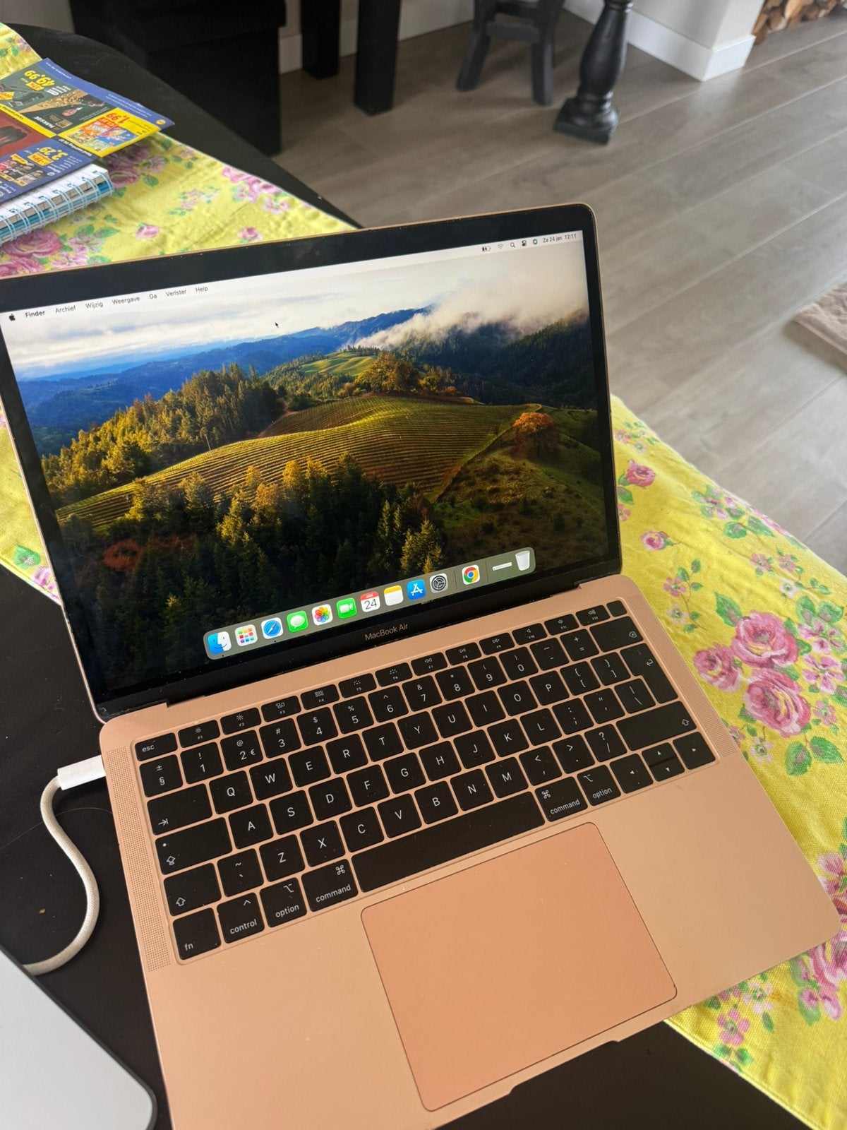 Macbook air 13,3-inch 8GB versie 14.8.3 roze, Computers en Software, Apple Macbooks, 13 inch, Ophalen of Verzenden, Zo goed als nieuw