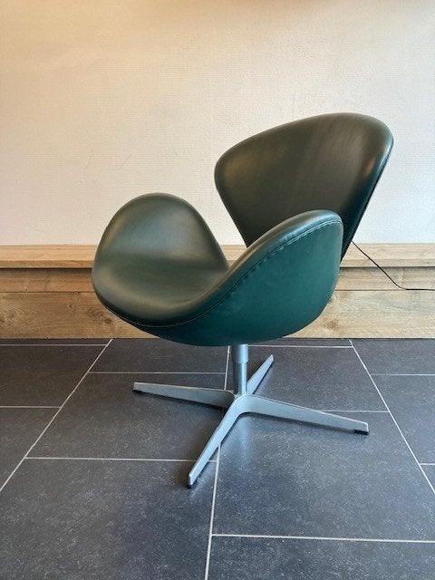 Fritz Hansen, Arne Jacobsen Swan Chair, donkergroen leder, Huis en Inrichting, Fauteuils, Minder dan 75 cm, Design, Fritz Hansen