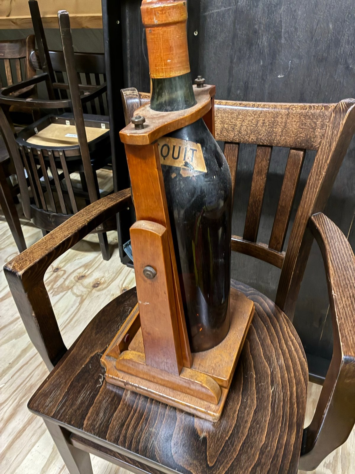 Antieke Bisquit Dubouché & Co Cognac Fles in Houten Houder, Ophalen