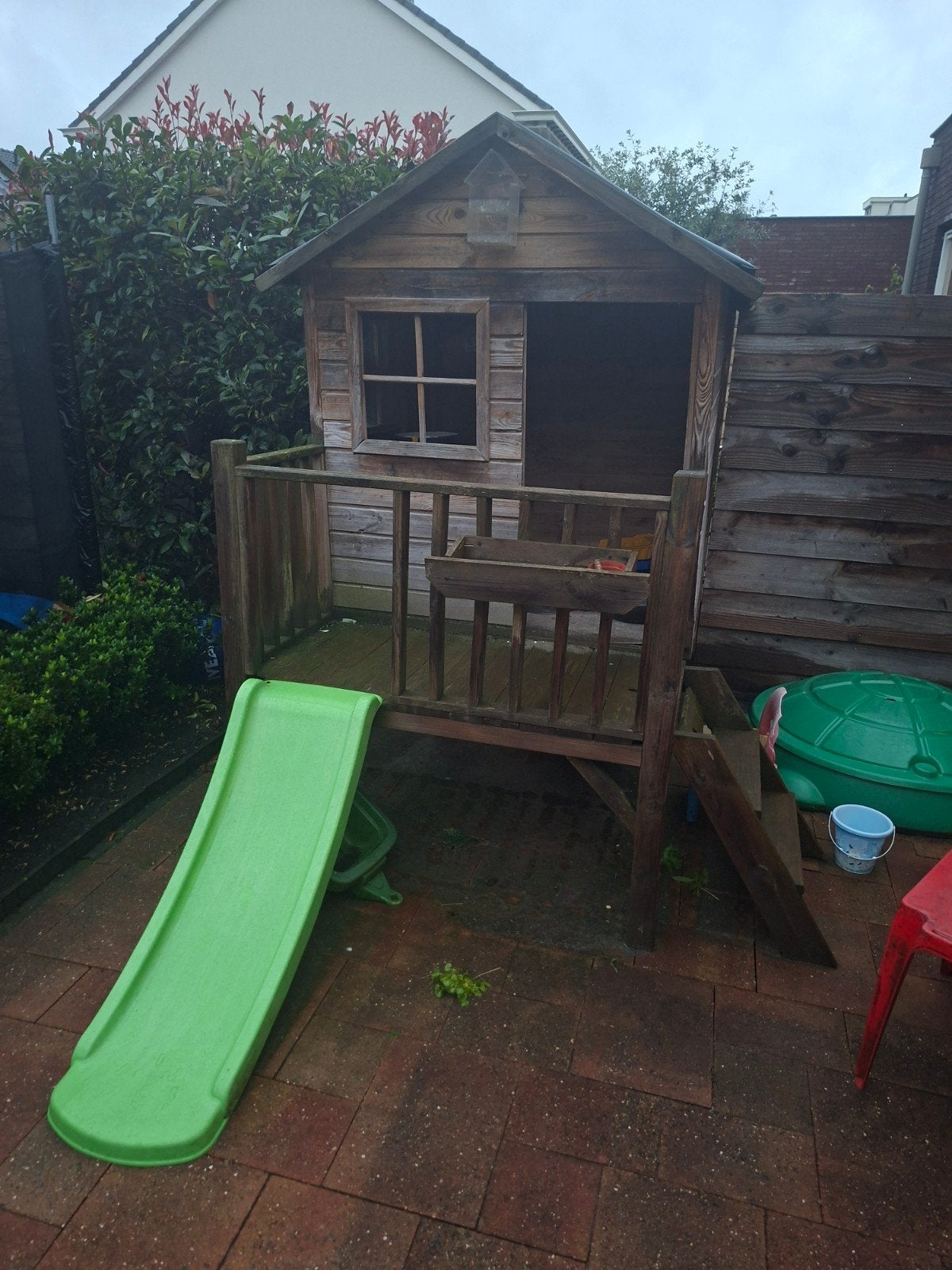 Houten speelhuisje met glijbaan, Ophalen, Gebruikt, Hout