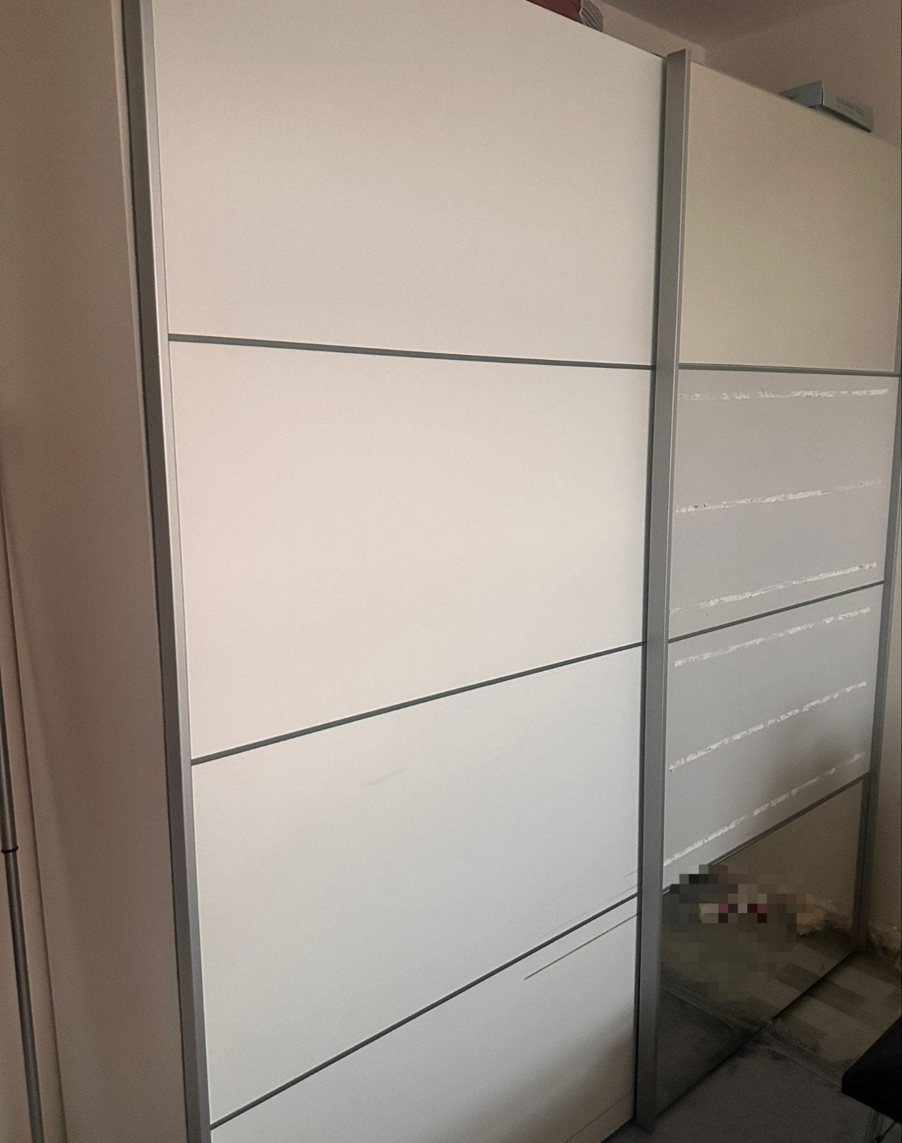 Grote kledingkast met schuifdeuren en spiegel, Gebruikt, Met plank(en), 150 tot 200 cm, Ophalen of Verzenden