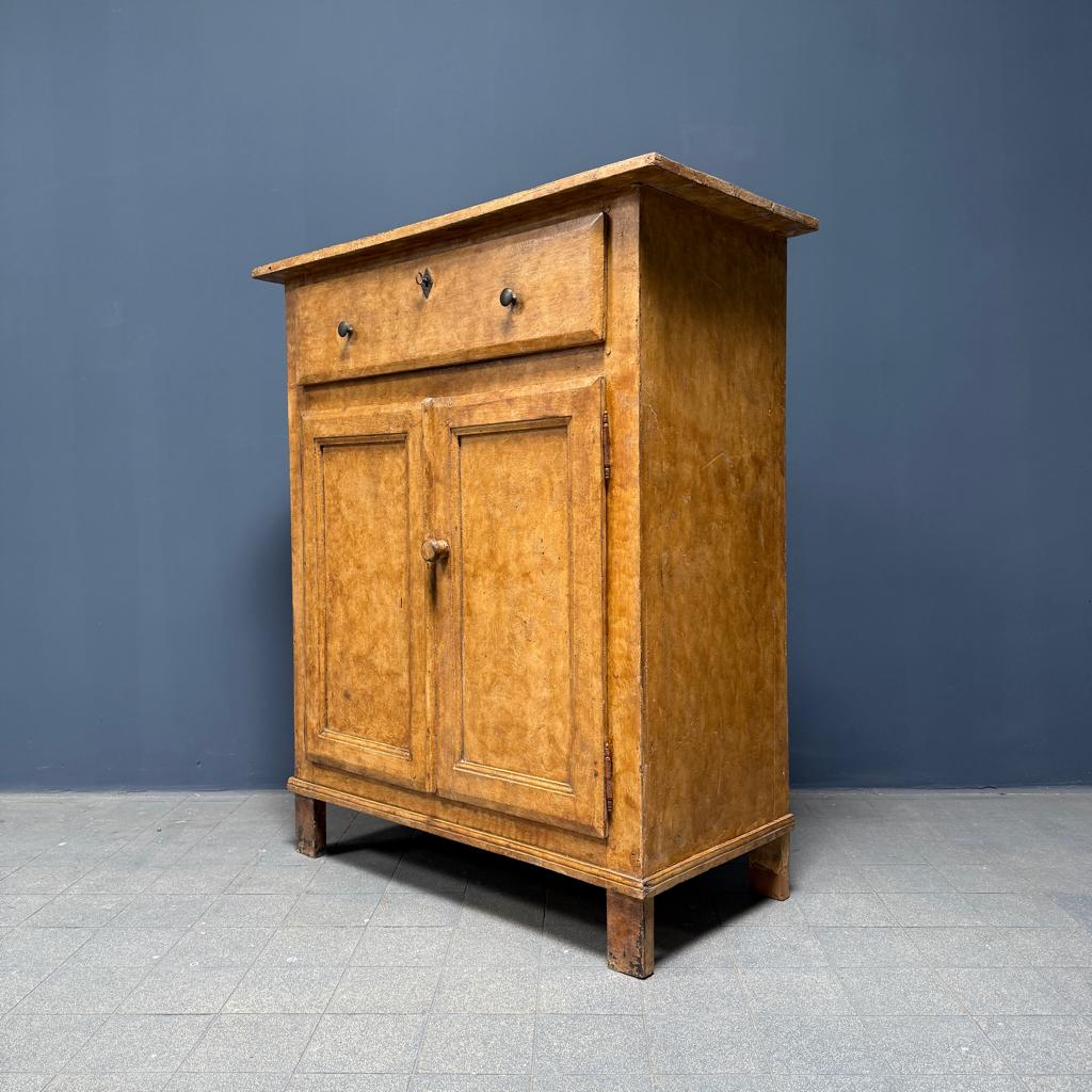 Oude gewolkte okergele Franse boerenkast antiek vintage hout, Ophalen