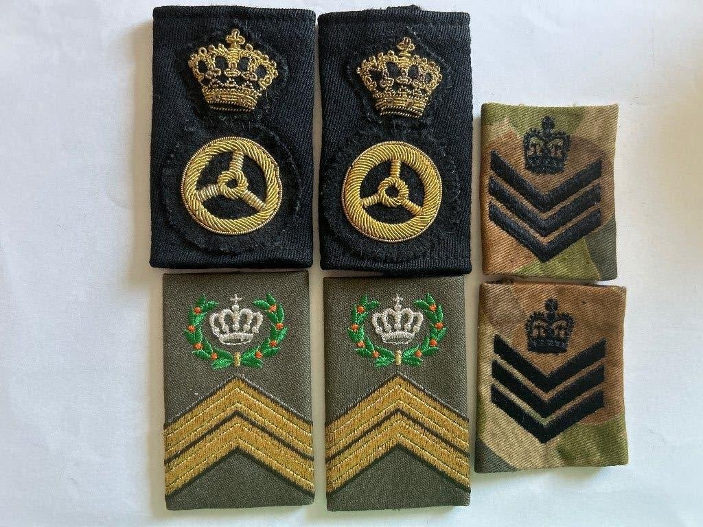 3 sets Nederlandse militaire schuifpassanten, Verzenden, Landmacht, Nederland, Embleem of Badge