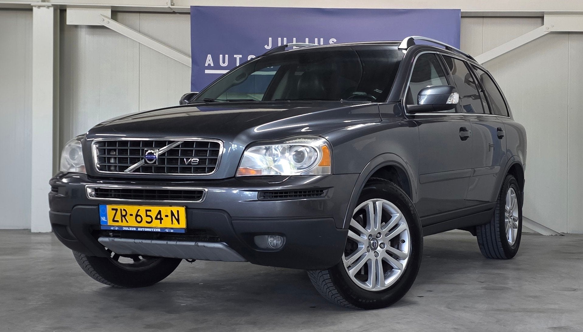 Volvo XC90 4.4 V8 Momentum 7P Heico Schuif/Kanteldak Dynaudi, Auto's, Volvo, Gebruikt, 2077 kg, 138 €/maand, Leder