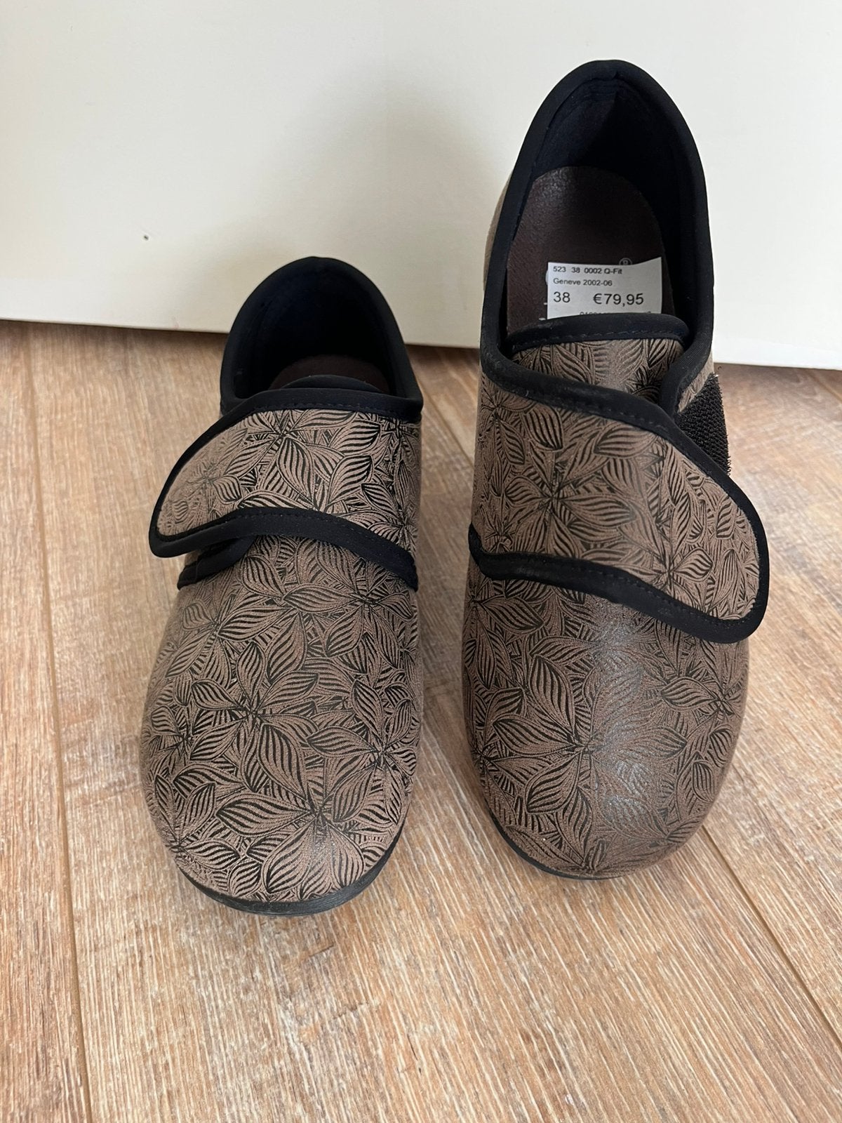 Q-fit pantoffels 38 – nieuw met kaartje, Kleding | Dames, Beige, Ophalen of Verzenden, Zo goed als nieuw, Pantoffels of Sloffen