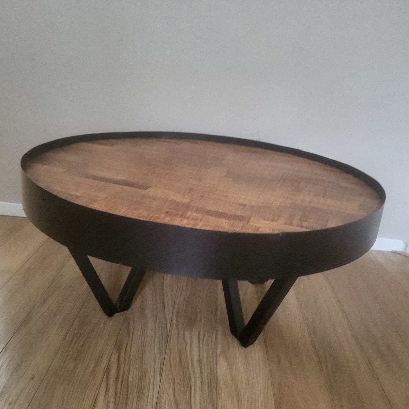 Ronde salontafel met houten blad en metalen onderstel, 50 tot 100 cm, Rond, Zo goed als nieuw, Minder dan 50 cm