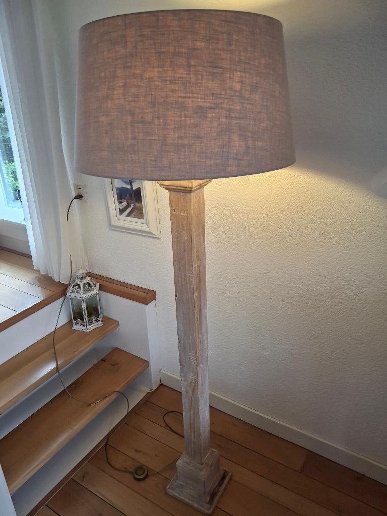 vloerlamp met houten staander, Ophalen, Modern met hout, Zo goed als nieuw, Stof