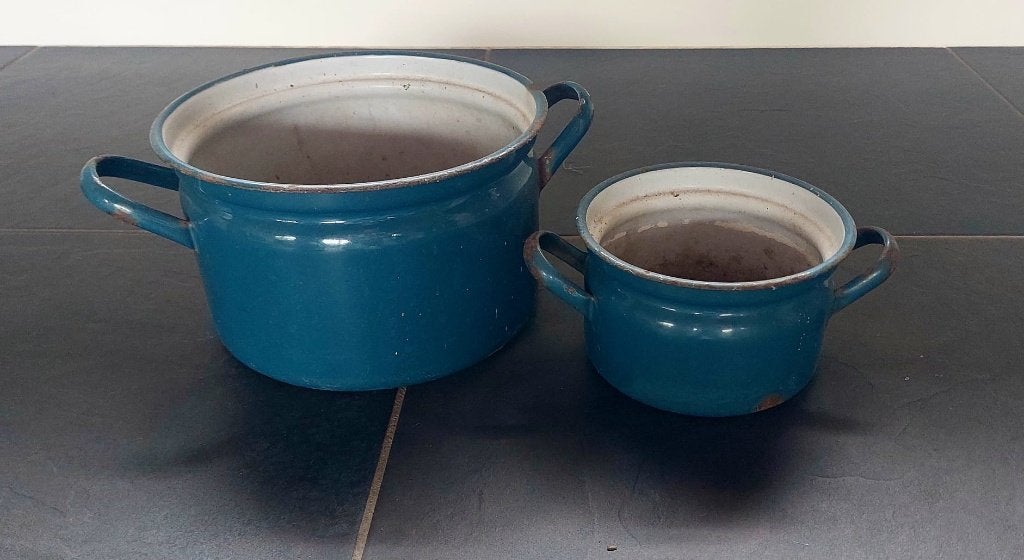 2 Emaille petrol pannen - staat gebruikt, Antiek en Kunst, Ophalen of Verzenden