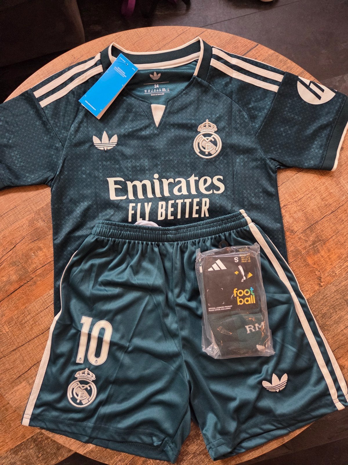 Real Madrid uittenue. Mbappé. Maat 152, Sport en Fitness, Voetbal, Maat XS of kleiner, Ophalen of Verzenden, Nieuw, Shirt