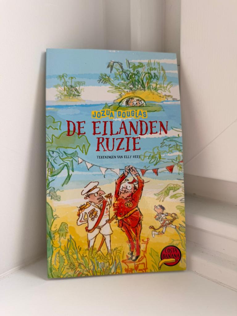 De Eilanden Ruzie - (Kinderboekenweek) + haaien tanden, Ophalen of Verzenden, Zo goed als nieuw, Fictie algemeen
