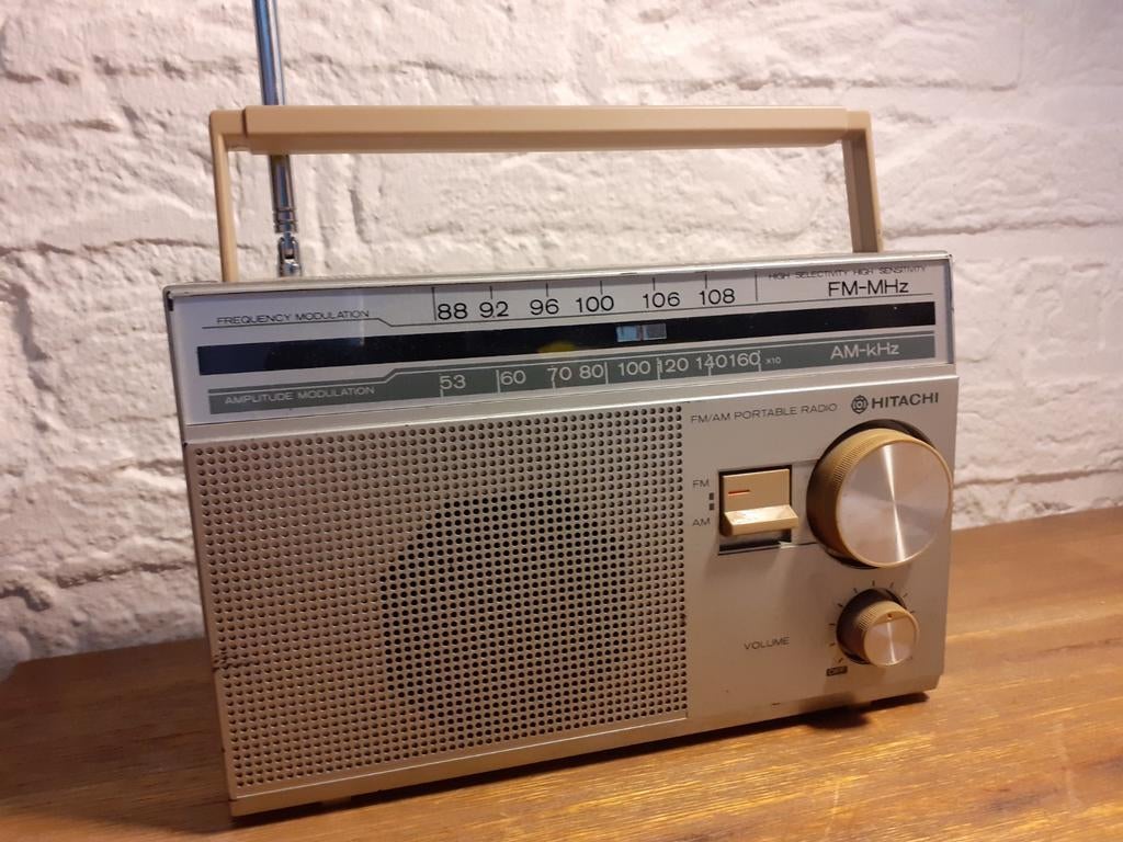 Vintage Hitachi portable radio, Ophalen of Verzenden