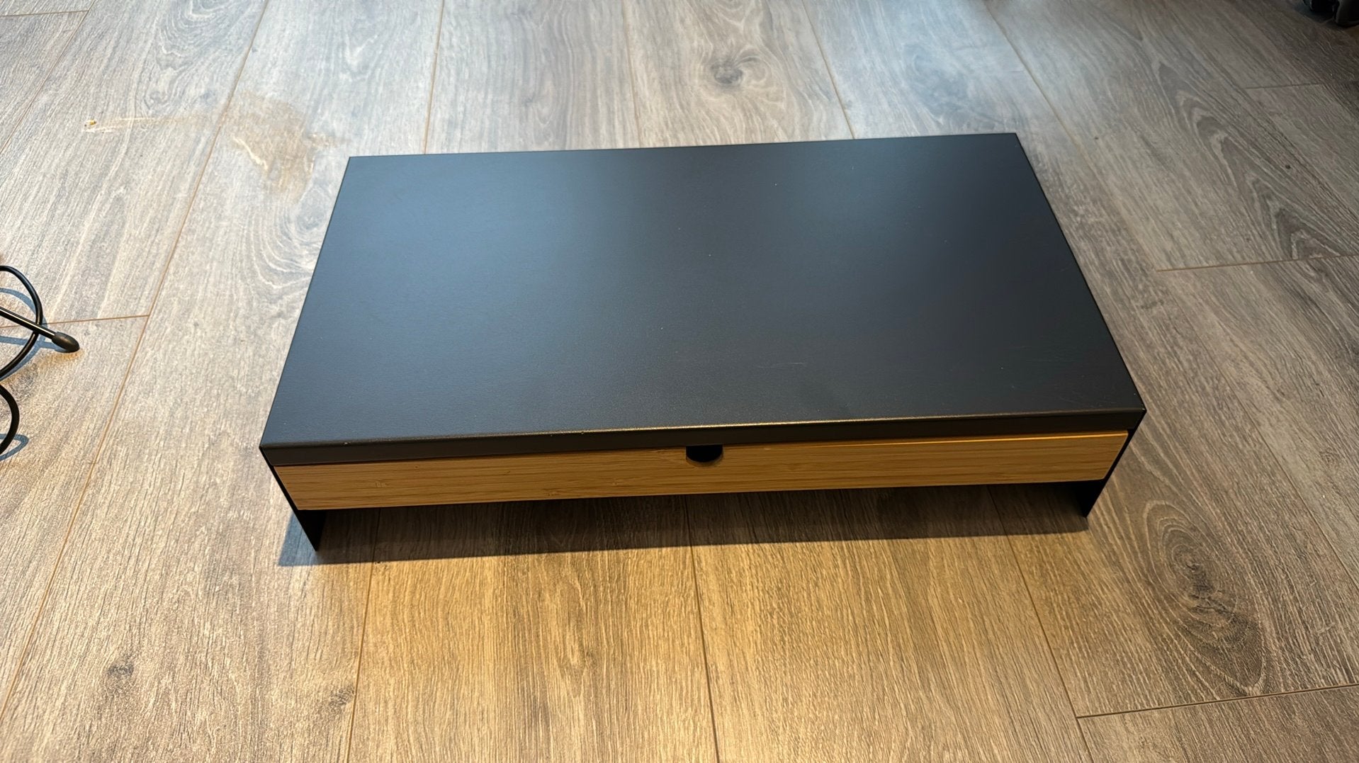 IKEA ELLOVEN Monitorstandaard, Ophalen of Verzenden, Zo goed als nieuw