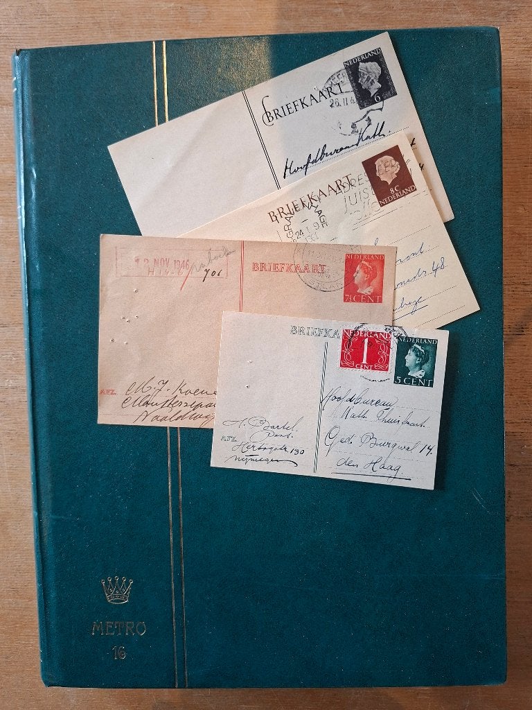 Insteekalbum met Nederlandse zegels en briefkaarten, Postzegels en Munten, Postzegels | Volle albums en Verzamelingen, Ophalen of Verzenden