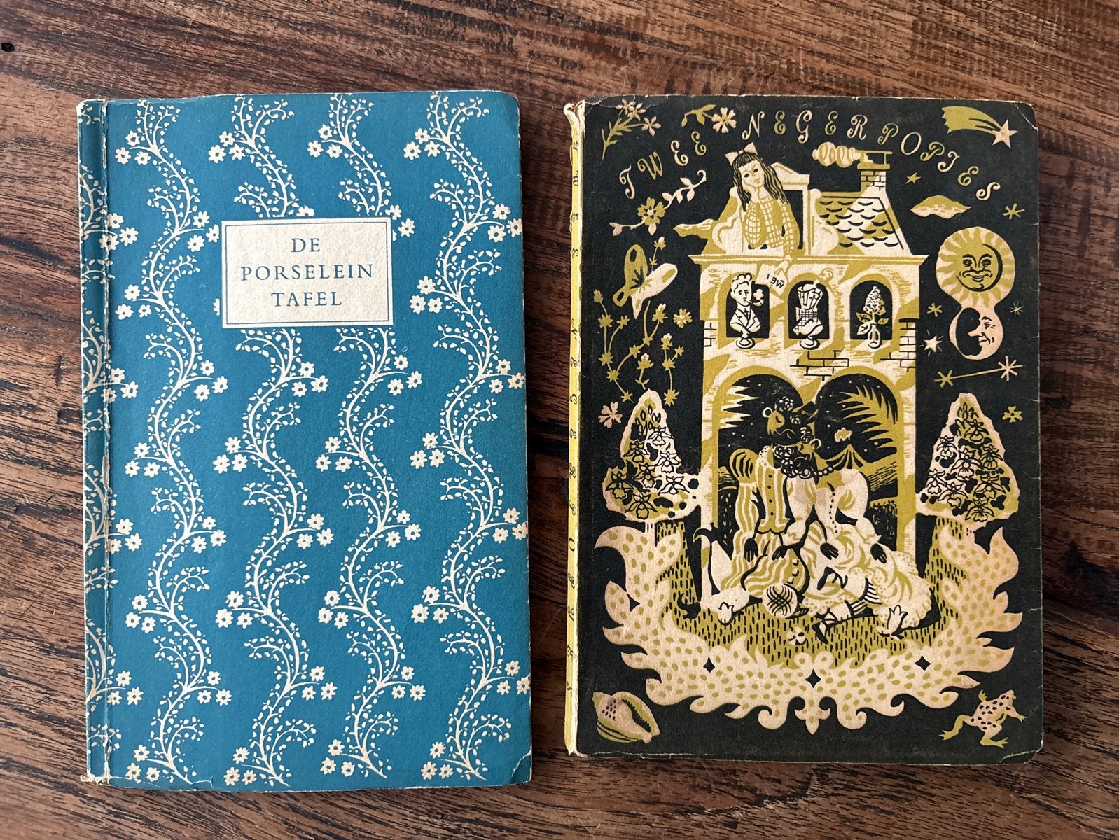 2 boekjes: De Porseleinen Tafel & Twee Negerpopjes 1949, Ophalen of Verzenden, Gelezen