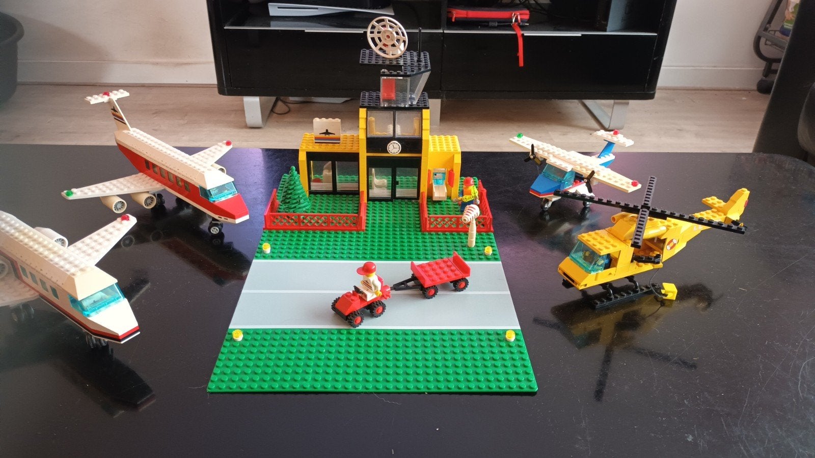 Lego vintage vliegveld, Kinderen en Baby's, Speelgoed | Duplo en Lego, Ophalen, Inclusief extra onderdelen, Lego, Complete set