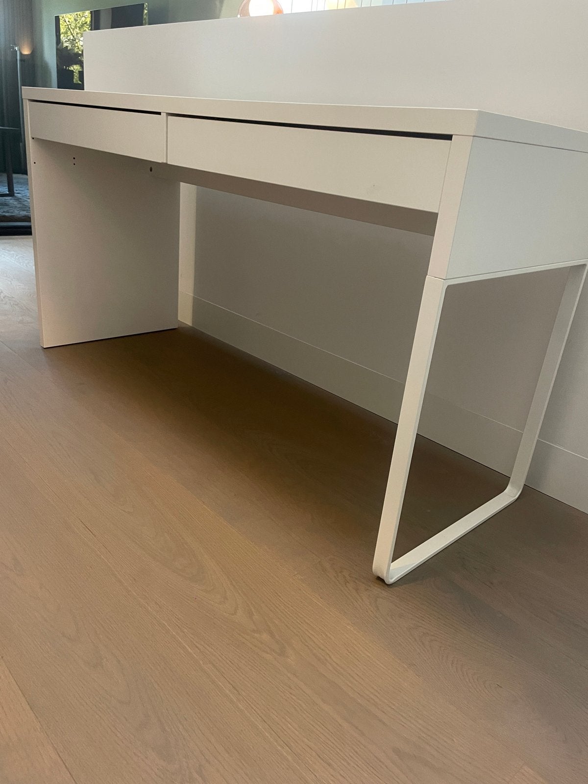 Wit Ikea bureau met bijpassend los ladeblok op wieltjes, Huis en Inrichting, Bureaus, Ophalen, Gebruikt, Met lades, Spaanplaat of MDF