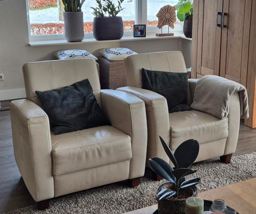 Twee mooie roomwitte leren fauteuils, Ophalen, Gebruikt, 75 tot 100 cm, 50 tot 75 cm