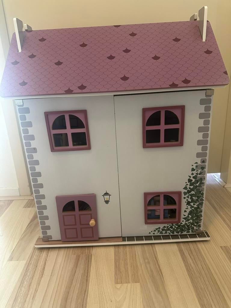 Poppenhuis, groot en compleet met veel inboedel., Ophalen, Zo goed als nieuw, Poppenhuis