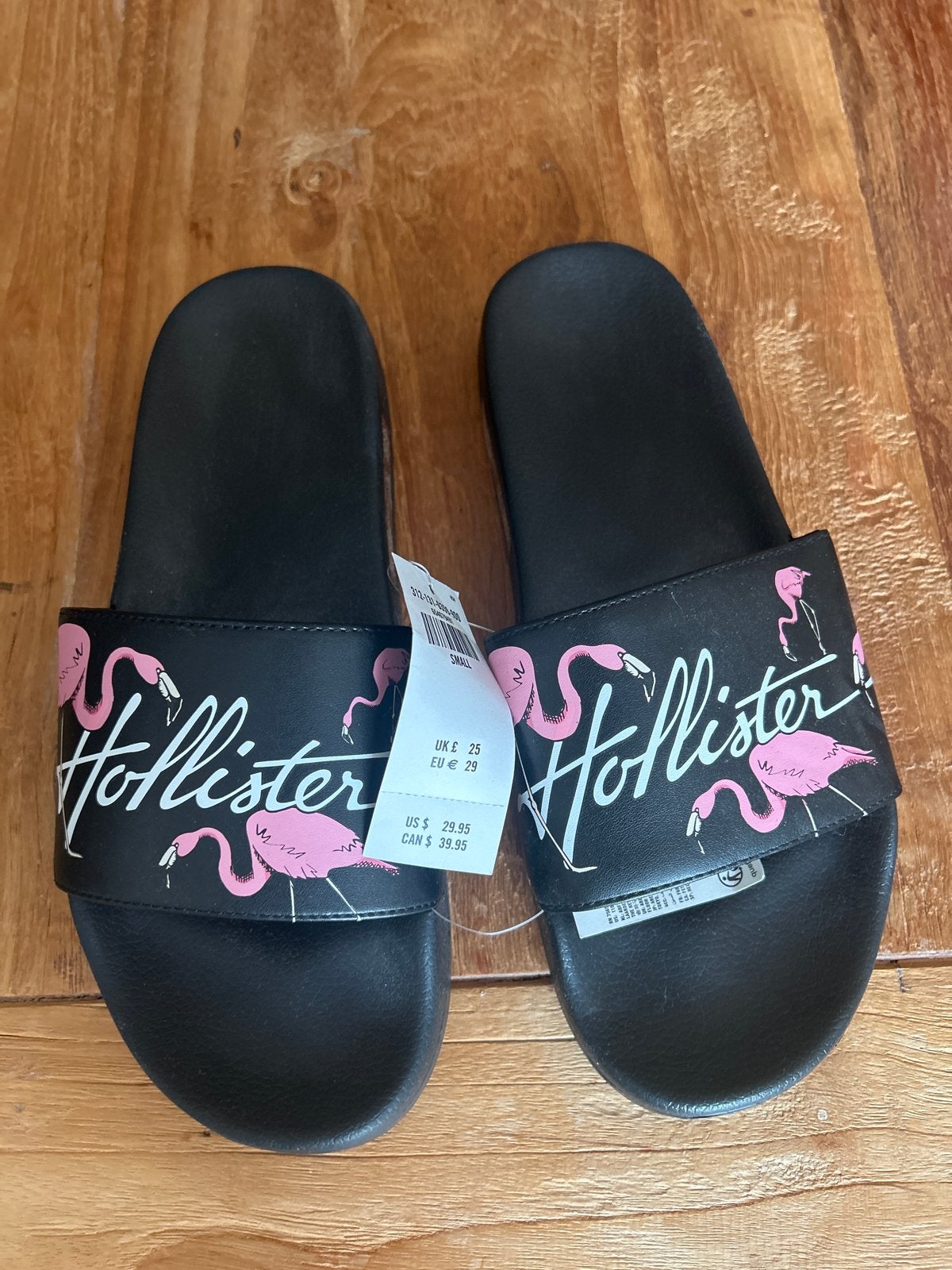 Hollister slippers met flamingo print, maat S, Ophalen of Verzenden, Nieuw, Zwart, Slippers
