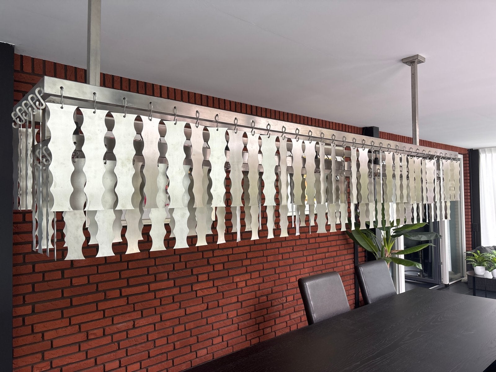 Design hanglamp met metalen lamellen, Huis en Inrichting, Ophalen, Zo goed als nieuw, Metaal, E27 (groot)